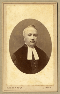 106383 Portret van ds. L. Schouten Hz., geboren 1828, hervormd predikant te Utrecht (1879-1894), overleden 1905. ...